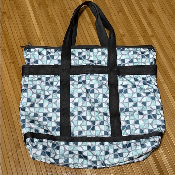 LESPORTSAC Xl Geometric Tote Bag With Matching Pouch - Picture 3 of 5